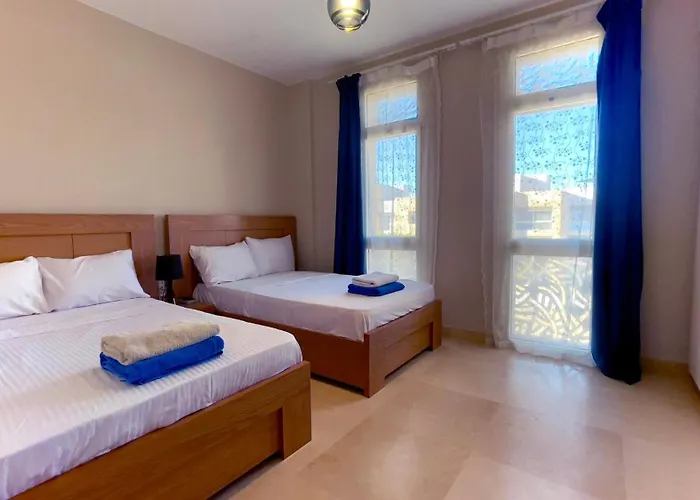 Walk To Beach, Seaview 2br, Pool Free Access, Mangroovy! Ollystays Apartment