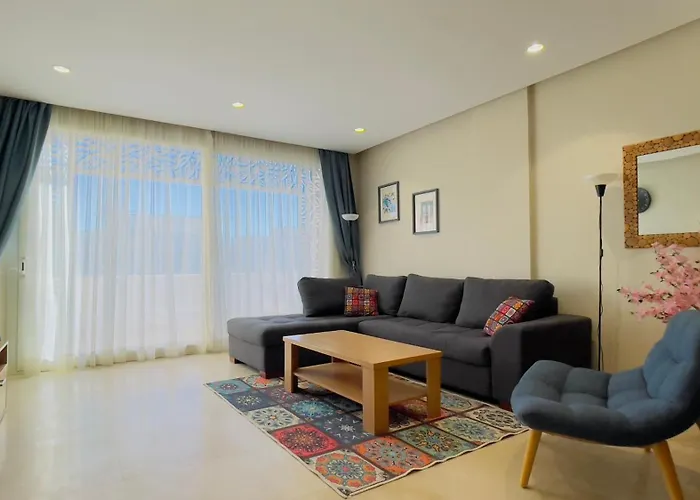 Walk To Beach, Seaview 2br, Pool Free Access, Mangroovy! Ollystays Hurghada
