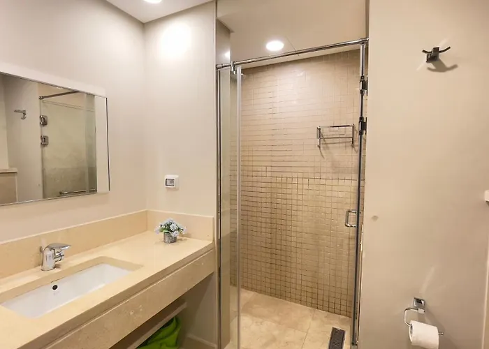Walk To Beach, Seaview 2br, Pool Free Access, Mangroovy! Ollystays * Hurghada