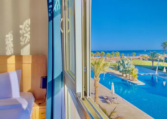 Walk To Beach, Seaview 2br, Pool Free Access, Mangroovy! Ollystays Hurghada