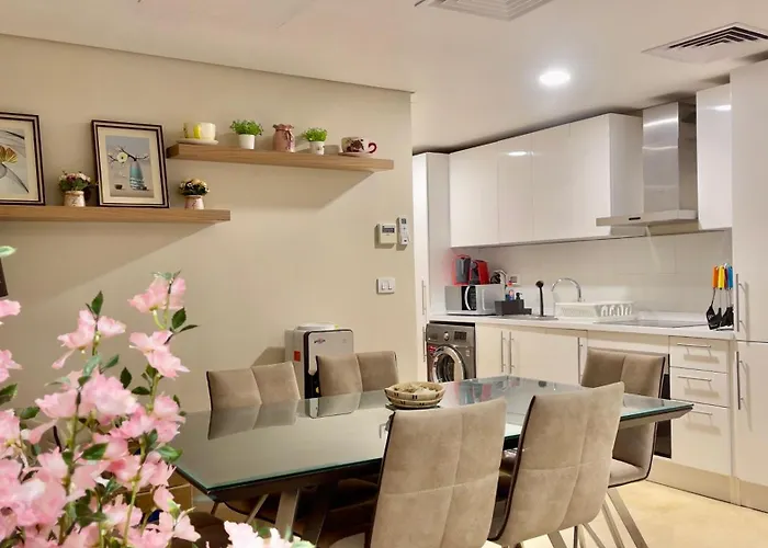 Apartment Walk To Beach, Seaview 2br, Pool Free Access, Mangroovy! Ollystays