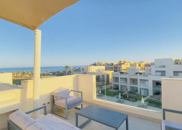 Walk To Beach, Seaview 2br, Pool Free Access, Mangroovy! Ollystays Apartment *