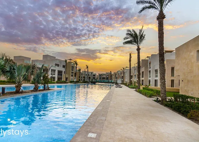 Apartment Walk To Beach, Seaview 2br, Pool Free Access, Mangroovy! Ollystays *