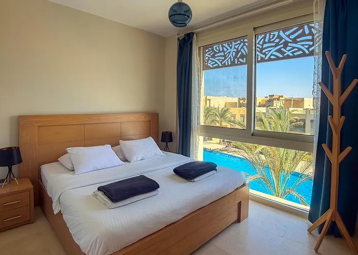 Walk To Beach, Seaview 2br, Pool Free Access, Mangroovy! Ollystays
