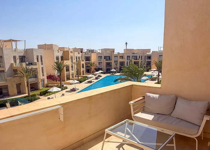 Walk To Beach, Seaview 2br, Pool Free Access, Mangroovy! Ollystays