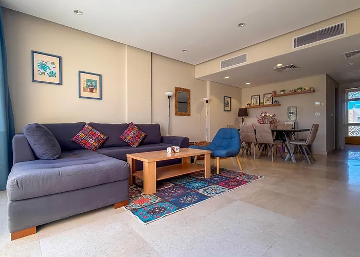 Walk To Beach, Seaview 2br, Pool Free Access, Mangroovy! Ollystays Hurghada