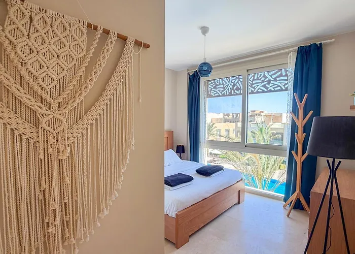 Walk To Beach, Seaview 2br, Pool Free Access, Mangroovy! Ollystays *