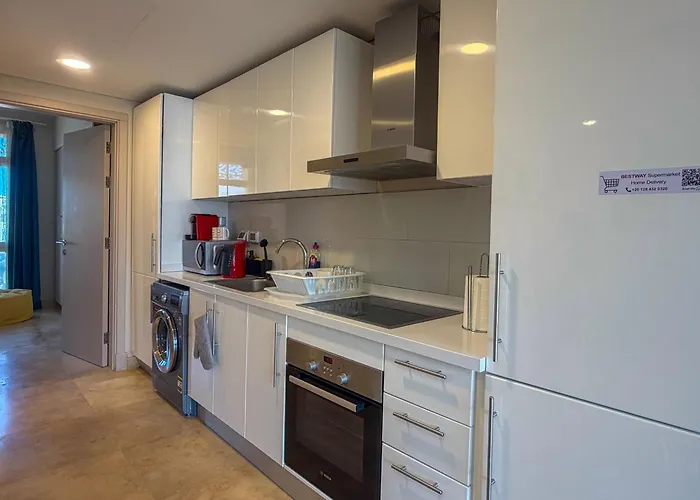 Walk To Beach, Seaview 2br, Pool Free Access, Mangroovy! Ollystays Apartment Hurghada